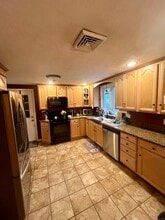 12 Post Rd in Enfield, CT - Building Photo - Building Photo
