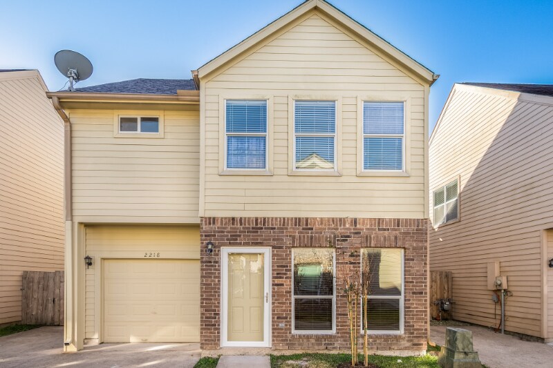 2218 Naomi St in Houston, TX - Building Photo