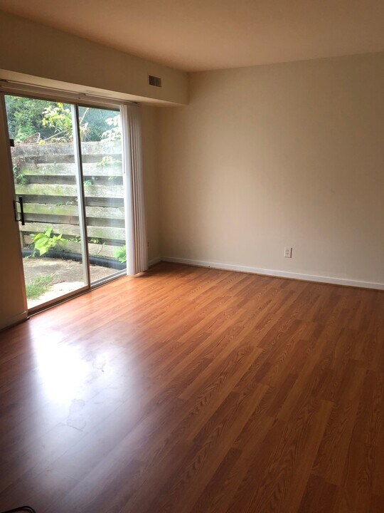 212 E Cadbury Dr in Lynchburg, VA - Building Photo