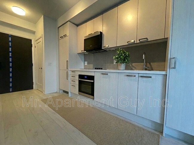 20 Soudan Ave in Toronto, ON - Building Photo - Building Photo