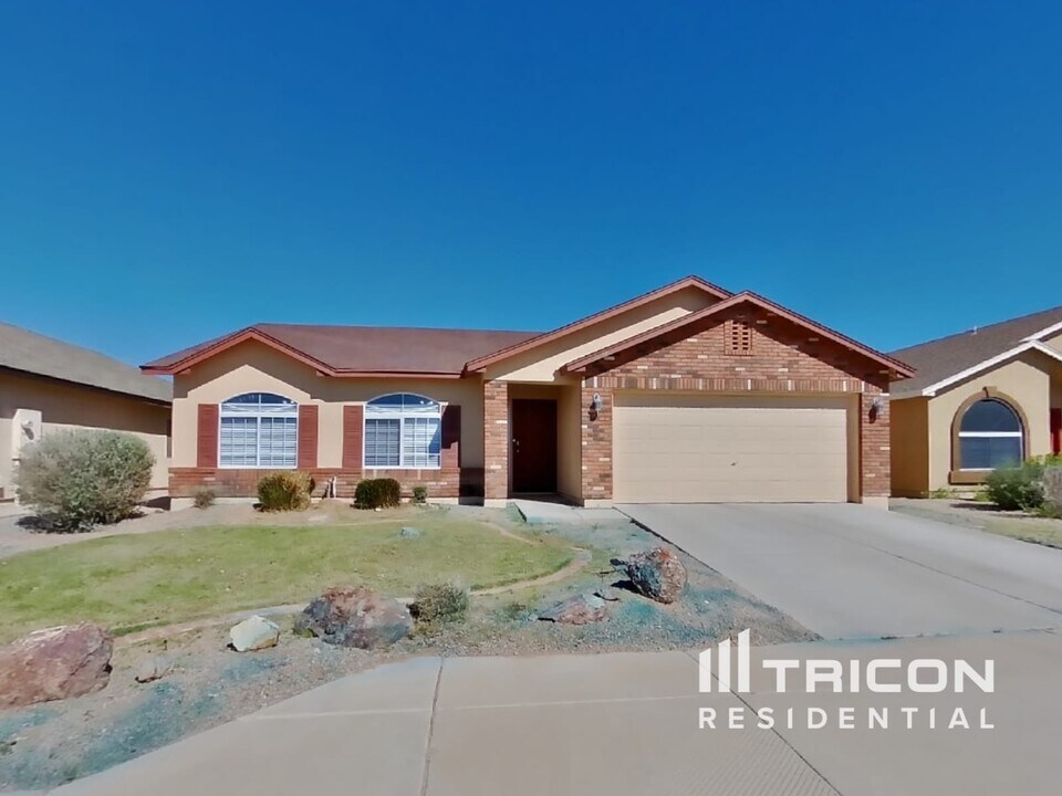 40237 N Jodi Dr in Queen Creek, AZ - Building Photo
