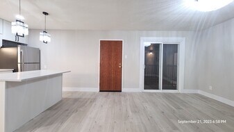 8717 Watson Rd in Webster Groves, MO - Building Photo