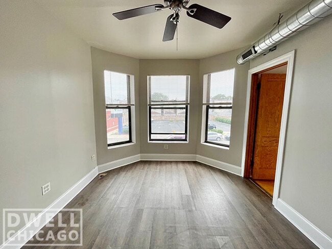 2636 W Cermak Rd, Unit 2 in Chicago, IL - Building Photo - Building Photo