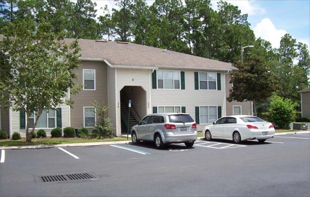 Lewis Place in Gainesville, FL - Building Photo