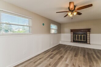 4945 Manzana Dr in Colorado Springs, CO - Foto de edificio - Building Photo
