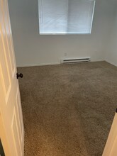 3695 Fargo St-Unit -B in West Richland, WA - Building Photo - Building Photo