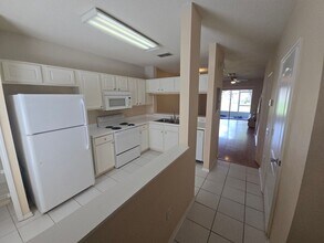 1230 Throckmorton Dr in Zephyrhills, FL - Building Photo - Building Photo
