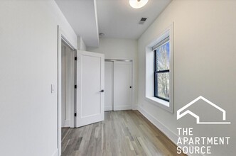 2553 W Hirsch St in Chicago, IL - Building Photo - Building Photo