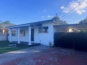 3090 NW 29th St in Miami, FL - Building Photo - Building Photo
