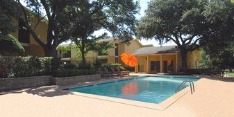 Brookhaven in Farmers Branch, TX - Building Photo