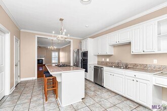 9007 Highland Rd in Baton Rouge, LA - Building Photo - Building Photo