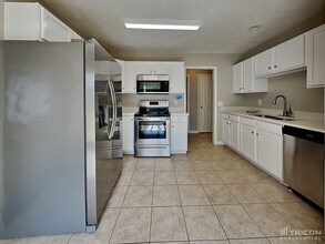 459 Lenoir Dr in Spring Lake, NC - Building Photo - Building Photo
