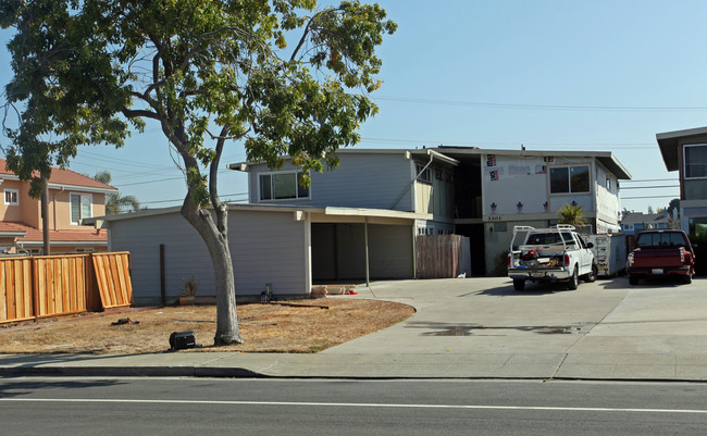 3301-3305 Los Prados St in San Mateo, CA - Building Photo - Building Photo