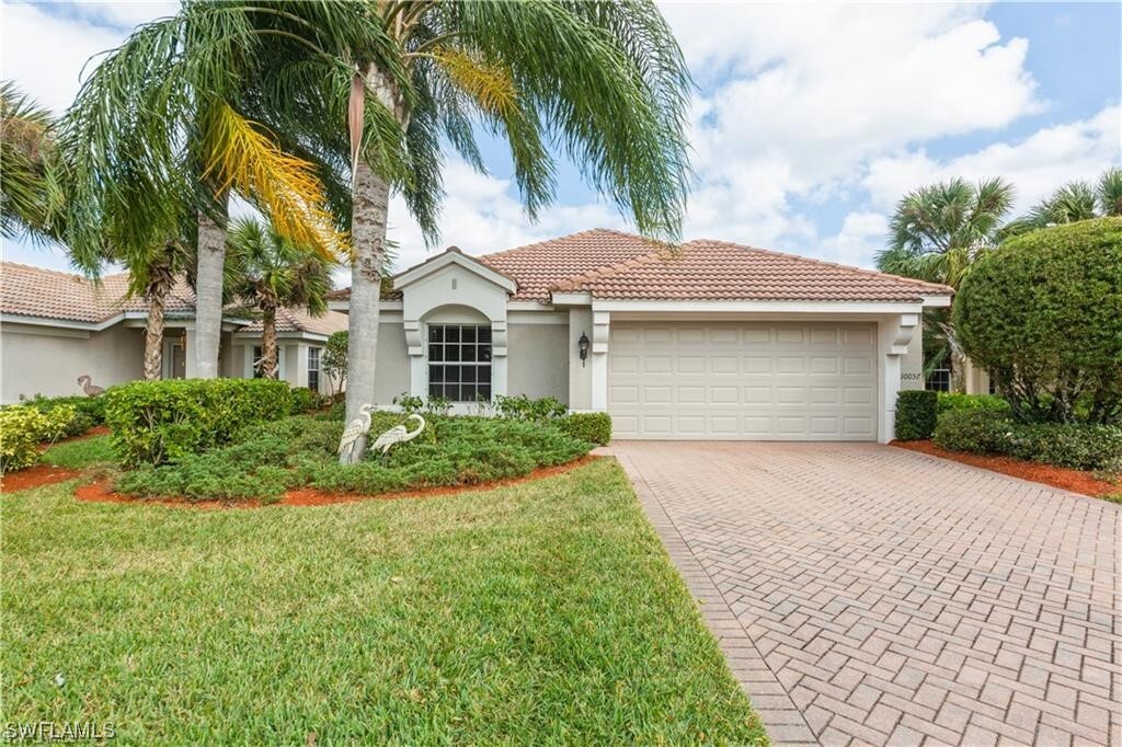 10057 Oakhurst Way in Ft. Myers, FL - Foto de edificio