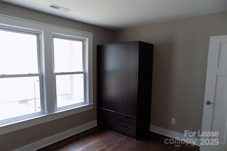 1707 Pegram St in Charlotte, NC - Foto de edificio - Building Photo