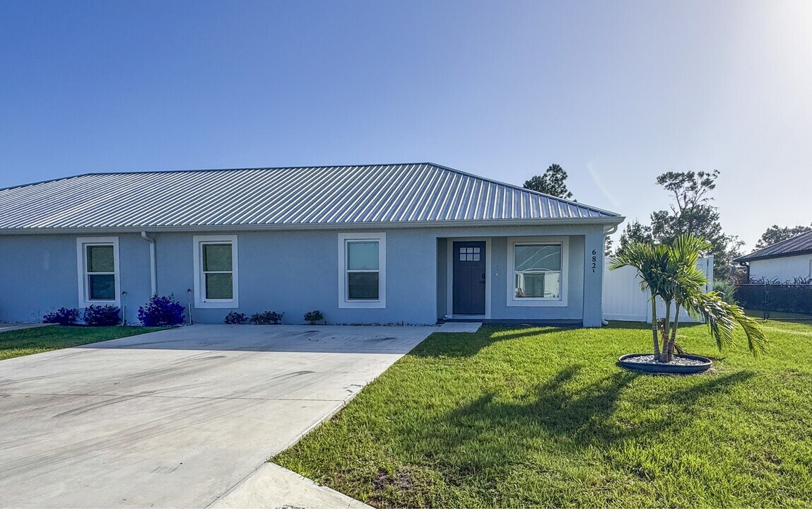 6827 San Bruno Dr in Sebring, FL - Building Photo