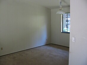 12859 NW Dogwood St in Portland, OR - Building Photo - Building Photo