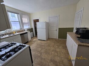 98 Westbourne Ter, Unit 1 in Brookline, MA - Foto de edificio - Building Photo