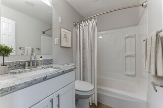 Eagle Rock Apartments at Framingham in Framingham, MA - Foto de edificio - Building Photo
