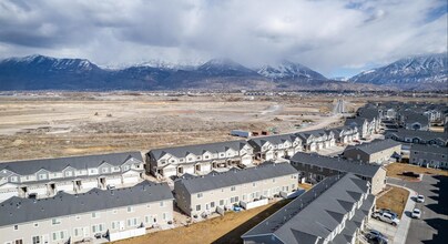 203 W Silver Springs Dr in Vineyard, UT - Building Photo - Building Photo