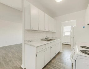 Laurentia Apartments in Toronto, ON - Building Photo - Building Photo