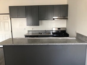 1201 N Mansfield Ave, Unit 202 in Los Angeles, CA - Building Photo - Building Photo