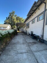 714 NE Ford St in McMinnville, OR - Building Photo - Building Photo
