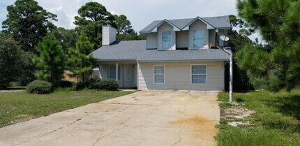 1077 Woodlore Cir in Gulf Breeze, FL - Building Photo - Building Photo
