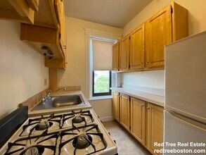 1152 Commonwealth Ave in Boston, MA - Building Photo - Building Photo