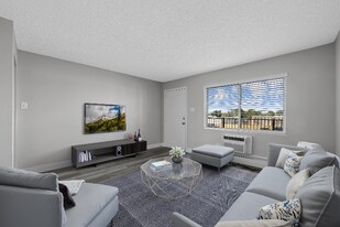 78 W Walnut St, Unit 202 in Brighton, CO - Building Photo