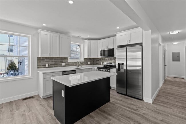 29 Stansbury St in Providence, RI - Building Photo - Building Photo