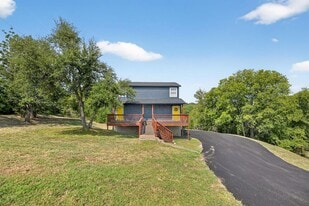 6914 Rifle Bend in Austin, TX - Building Photo