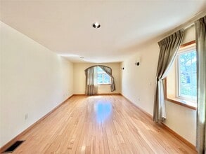 64-8 Cloverdale Blvd in Queens, NY - Building Photo - Building Photo