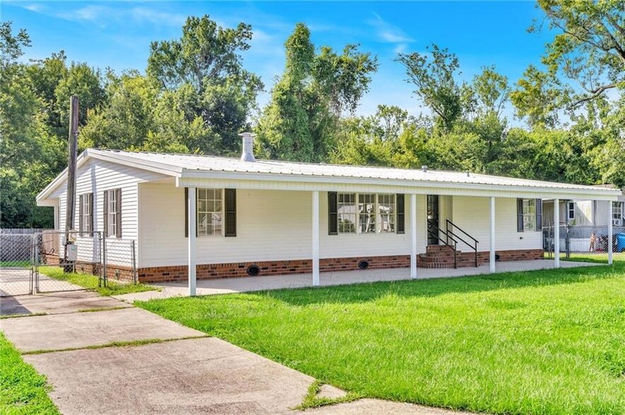 125 Sharon Ave in Boutte, LA - Foto de edificio