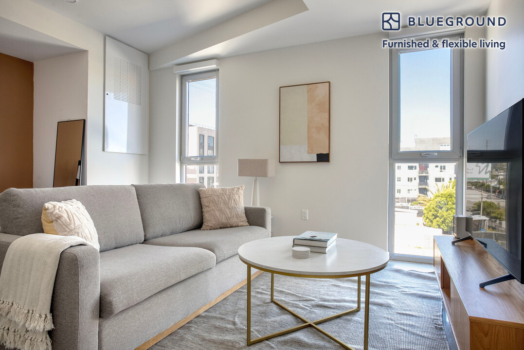 3630 Overland Ave, Unit FL4-ID1132 in Los Angeles, CA - Foto de edificio