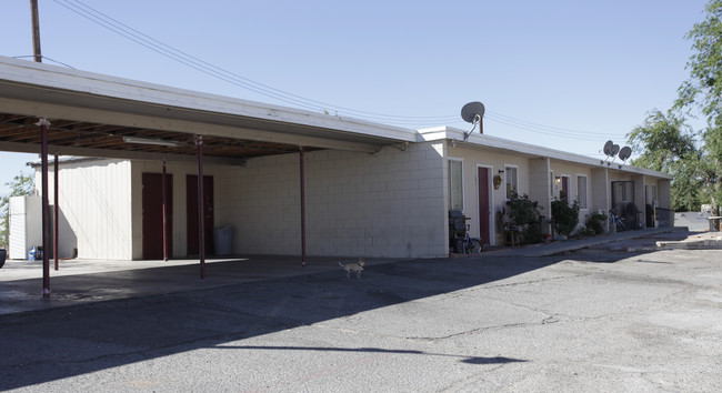 16500 Avalon Ave in Victorville, CA - Foto de edificio - Building Photo