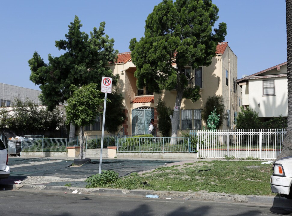 Los Palos Apartments in Los Angeles, CA - Building Photo