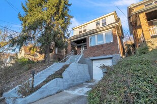 1644 McFarland Rd in Pittsburgh, PA - Building Photo