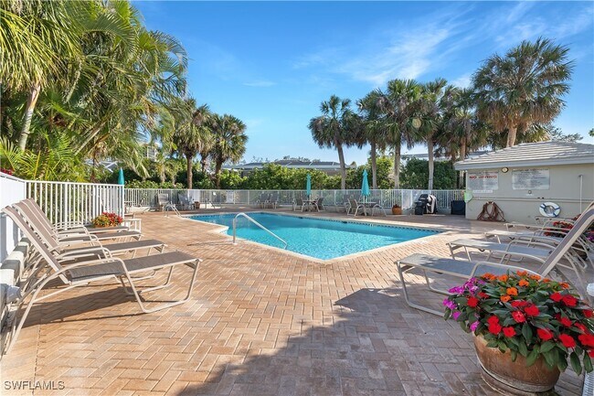 5899 Chanteclair Dr in Naples, FL - Building Photo - Building Photo