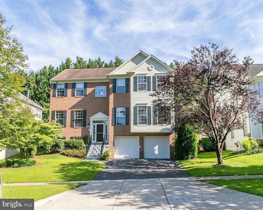 19205 Mateny Hill Rd in Germantown, MD - Building Photo