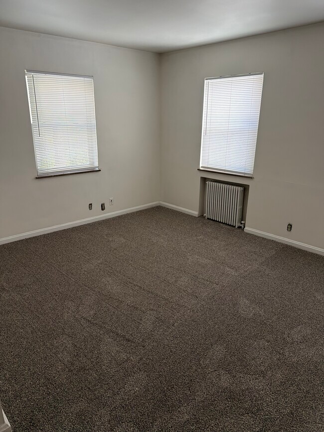 4403 Erie Ave, Unit 2 in Cincinnati, OH - Foto de edificio - Building Photo