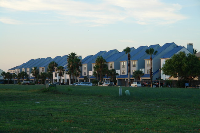 Spinnaker Condominiums in Corpus Christi, TX - Foto de edificio - Building Photo