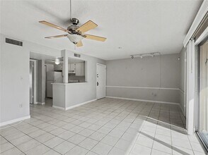 598 Orange Dr in Altamonte Springs, FL - Building Photo - Building Photo