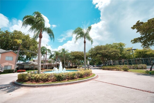 9833 Westview Dr in Coral Springs, FL - Building Photo - Building Photo