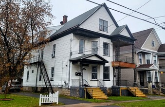 1622 Howard Ave in Utica, NY - Foto de edificio - Building Photo