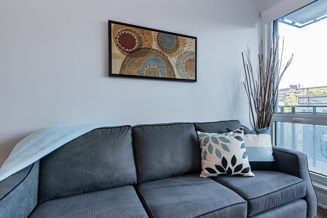 property at 1635 Rue St-Hubert