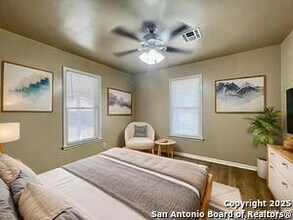 120 Gifford St in San Antonio, TX - Building Photo - Building Photo