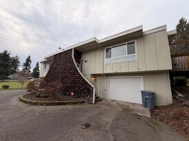 10410 S Fruitland in Puyallup, WA - Building Photo