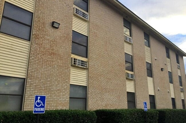 property at 122 Kickapoo St