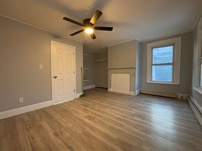 318 E 1st Ave in Roselle, NJ - Foto de edificio - Building Photo